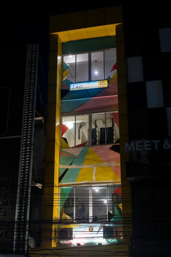 Liberta Hostel Bangkok Exteriör bild