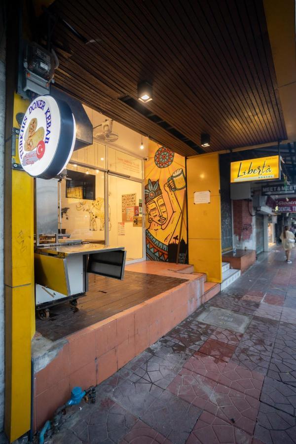 Liberta Hostel Bangkok Exteriör bild