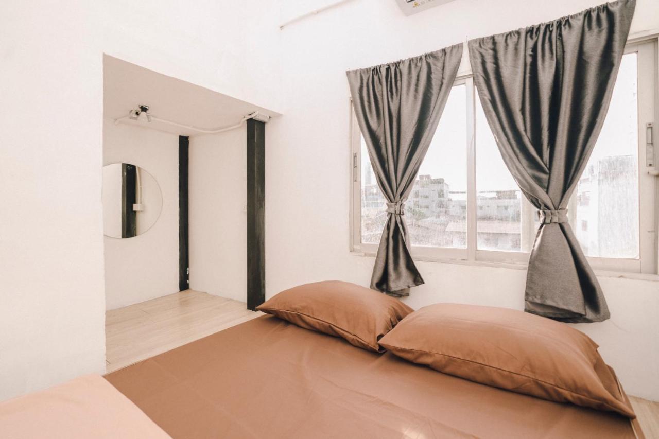 Liberta Hostel Bangkok Exteriör bild