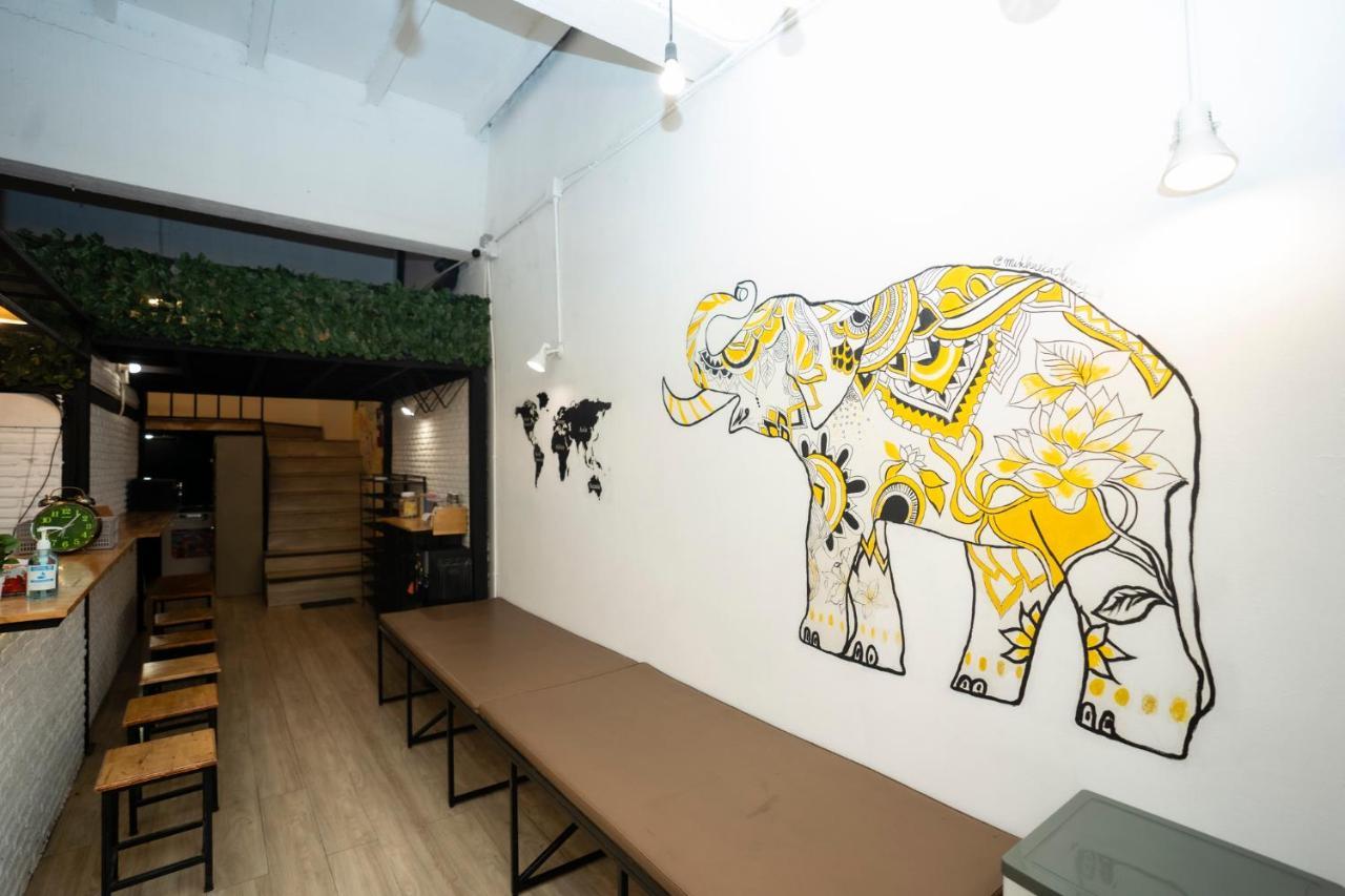 Liberta Hostel Bangkok Exteriör bild