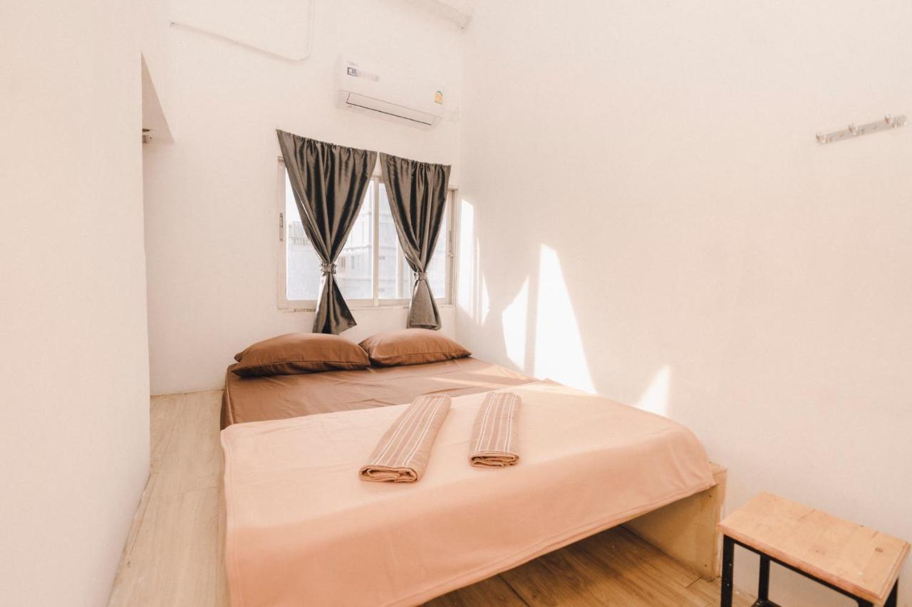 Liberta Hostel Bangkok Exteriör bild