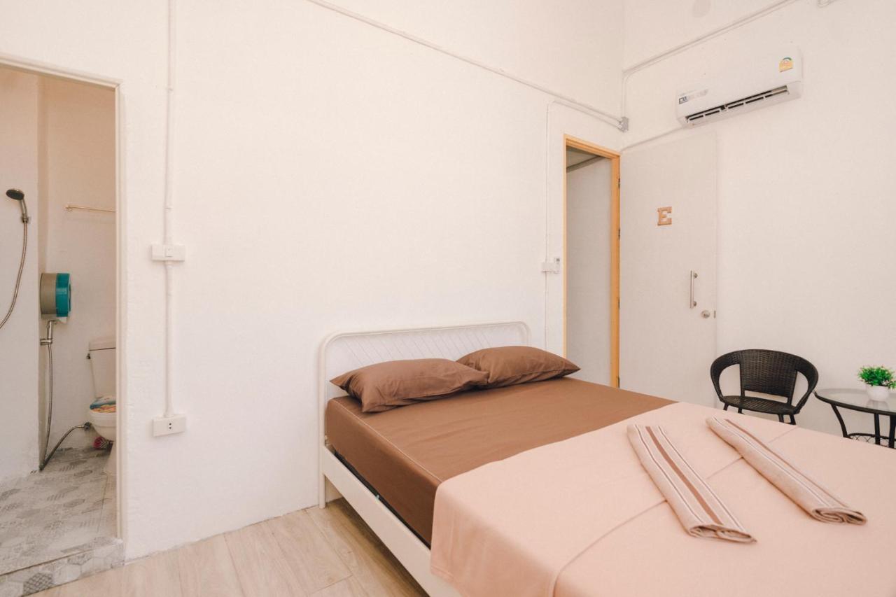 Liberta Hostel Bangkok Exteriör bild