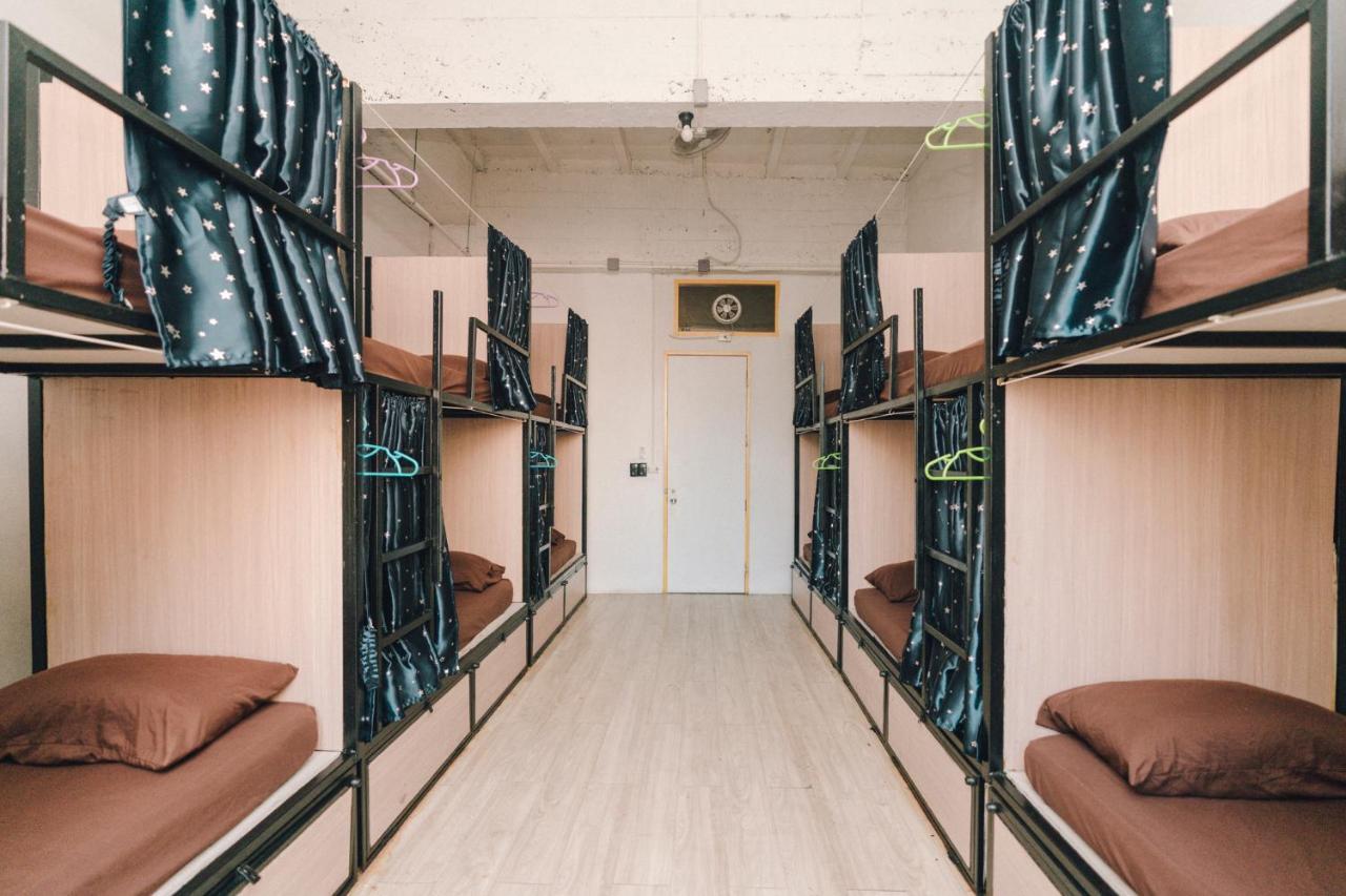 Liberta Hostel Bangkok Exteriör bild