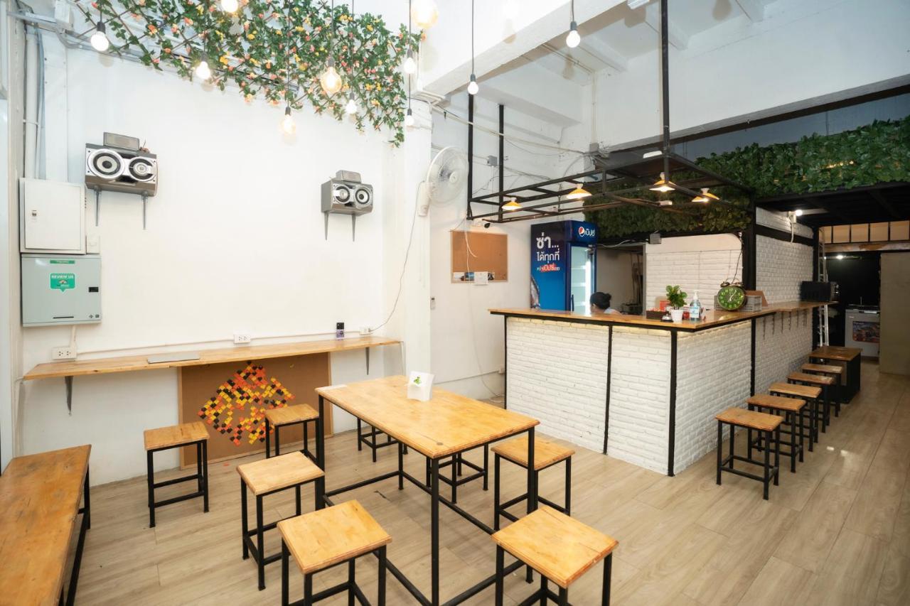 Liberta Hostel Bangkok Exteriör bild