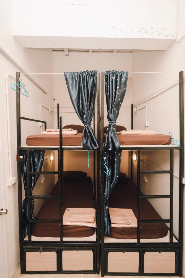 Liberta Hostel Bangkok Exteriör bild