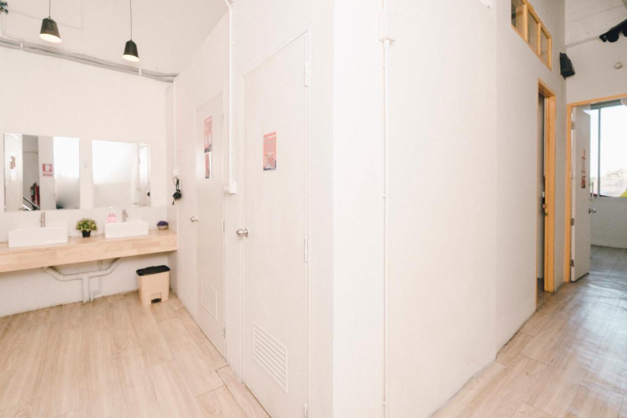 Liberta Hostel Bangkok Exteriör bild