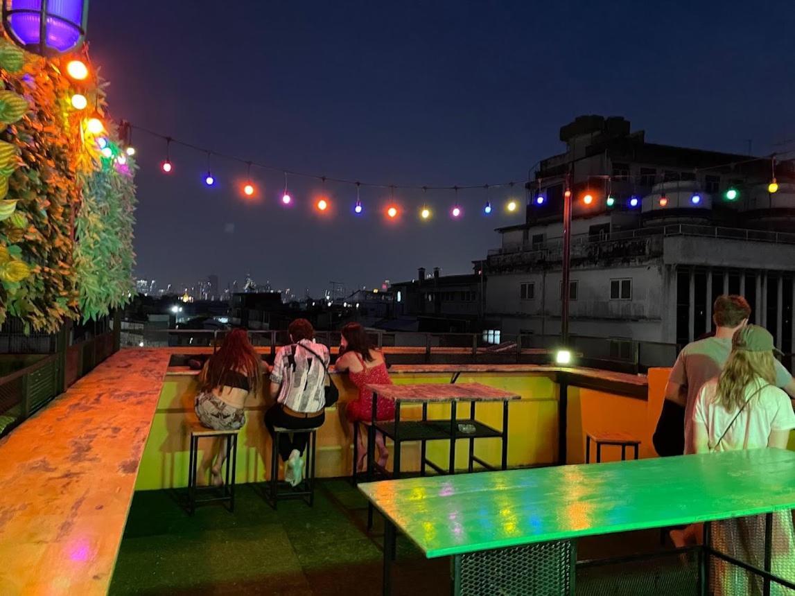 Liberta Hostel Bangkok Exteriör bild