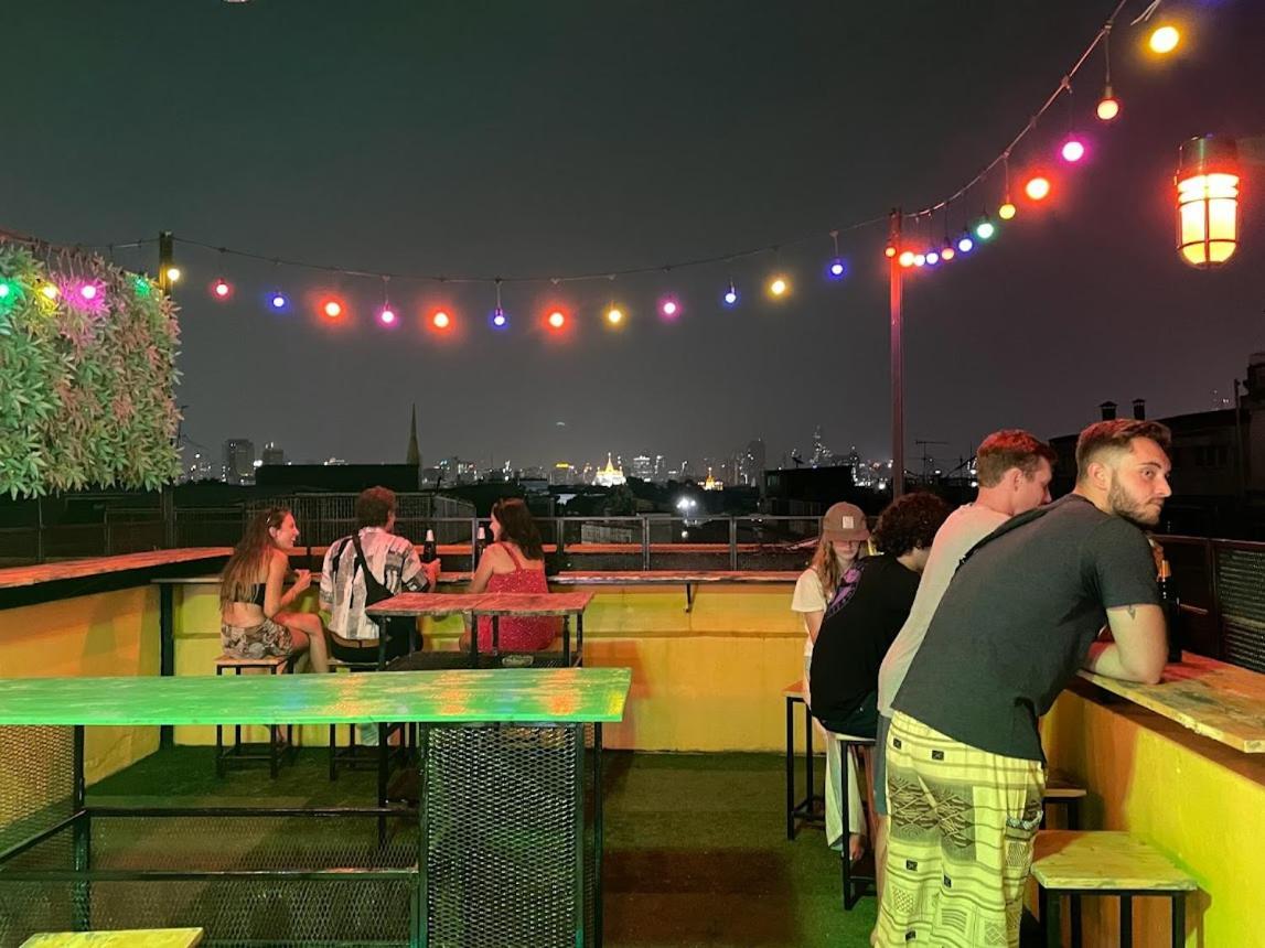 Liberta Hostel Bangkok Exteriör bild